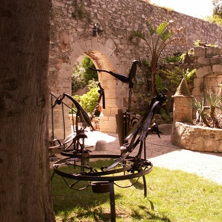 Volière et fauteuil végétalisés, 2013, André Andréini (Evenos)