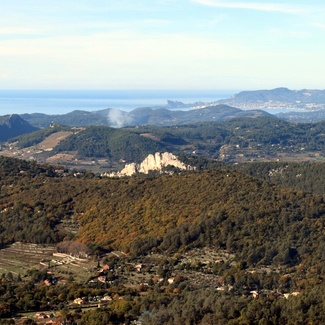 Vue du Broussan, du massif du Cimai et du Bec de l'Aigle